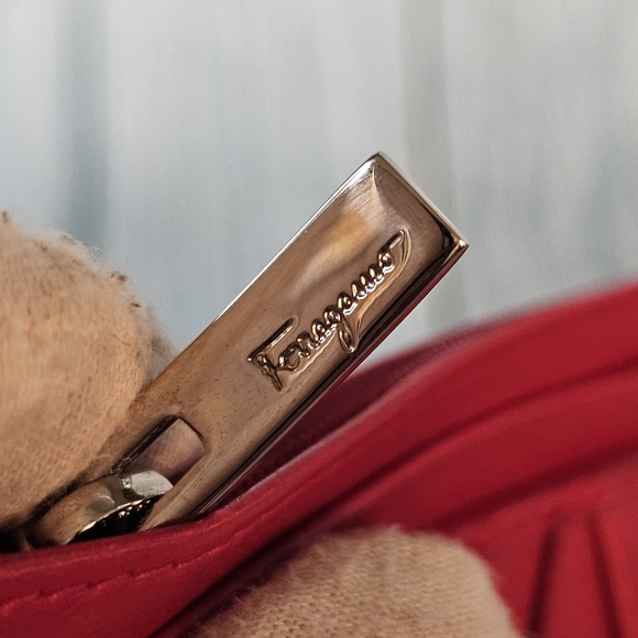 Salvatore Ferragamo Gancio Continental Leather Red Wallet GUC - Picture 9 of 15